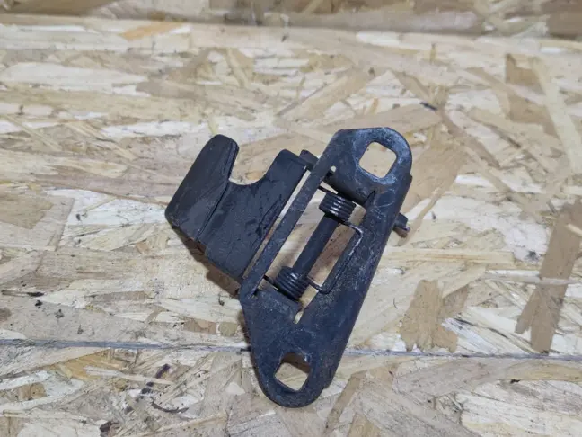 Защелка предохранительная капота Range Rover L322