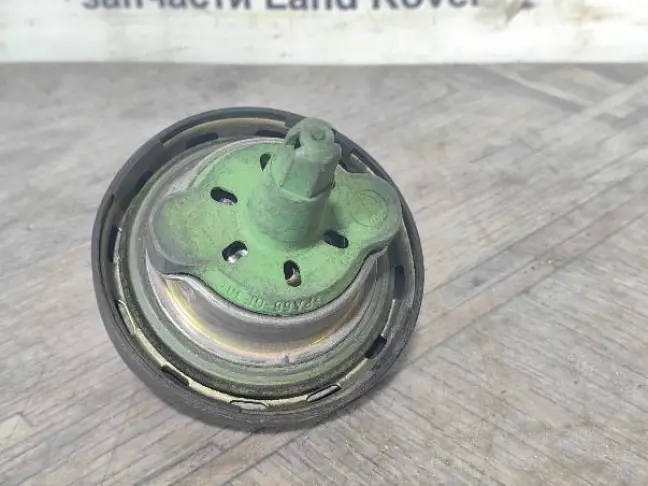 Крышка горловины бака бензин Range Rover L322