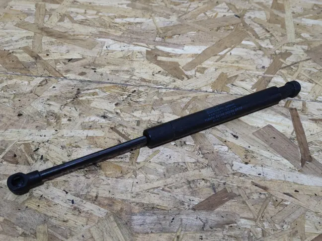 Амортизатор капота Range Rover L322 02-12