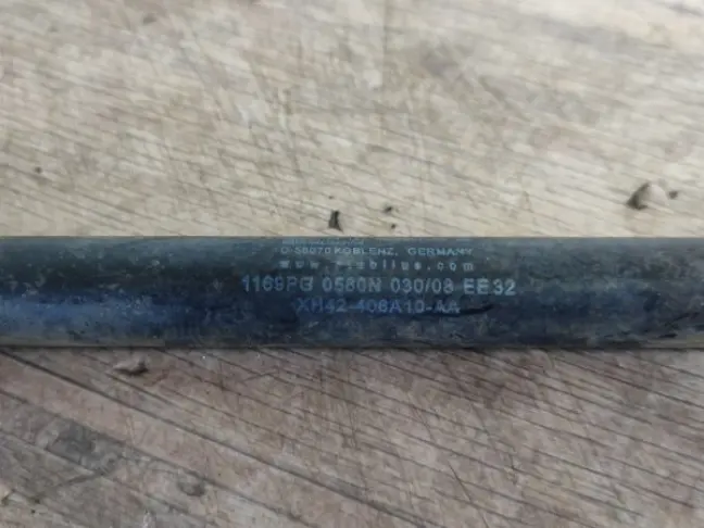 Амортизатор крышки багажника Range Rover 3 L322