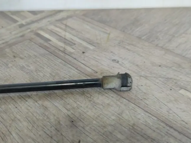 Амортизатор крышки багажника Range Rover 3 L322