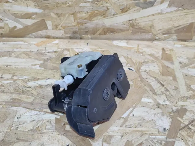 Замок откидного борта левый Range Rover L322 02-12