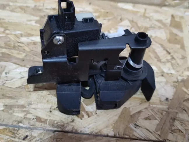 Замок откидного борта левый Range Rover L322 02-12