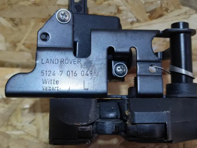 Замок откидного борта левый Range Rover L322 02-12