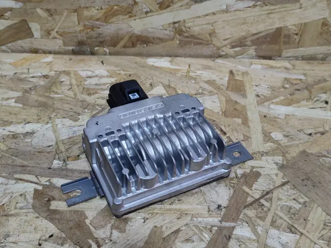 Блок управления топливным насосом Range Rover L322