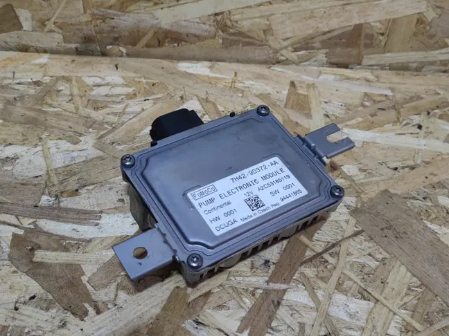 Блок управления топливным насосом Range Rover L322