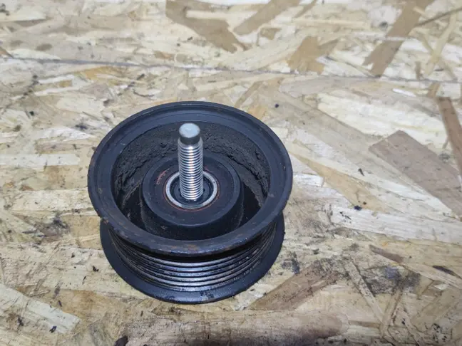 Ролик паразитный ремня Range Rover L322 5.0