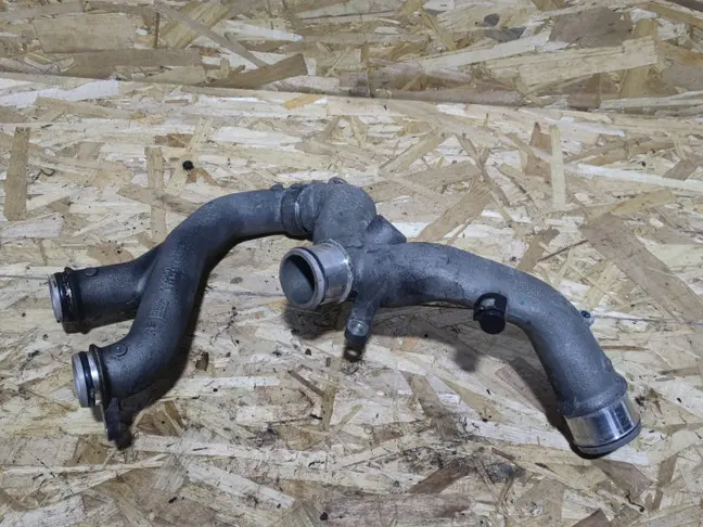 Патрубок охлаждения Range Rover 5.0 510 SC