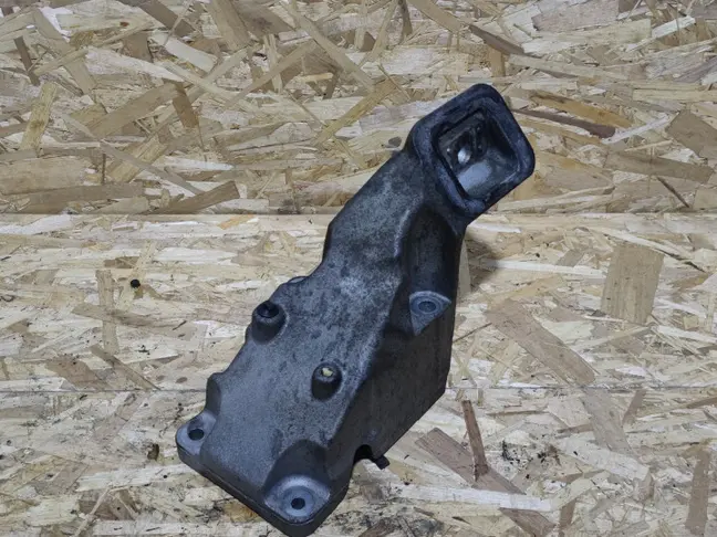 Кронштейн двигателя правый Range Rover L322 5.0