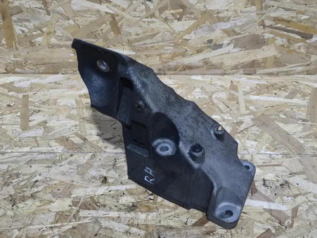 Кронштейн двигателя правый Range Rover L322 5.0