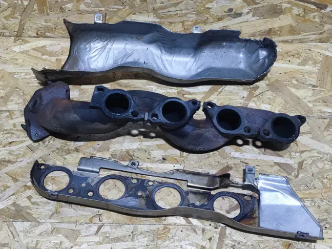 Коллектор выпускной правый Range Rover 3 L322 5.0