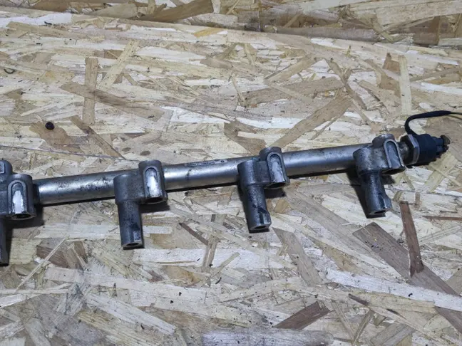 Рейка топливная правая рампа Range Rover 5.0