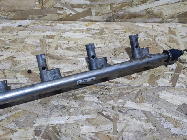 Рейка топливная правая рампа Range Rover 5.0