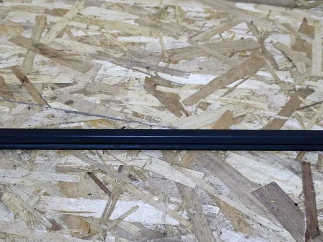 Молдинг стекла переднего левого Land Rover L322