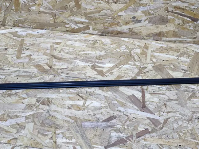 Молдинг стекла переднего левого Land Rover L322