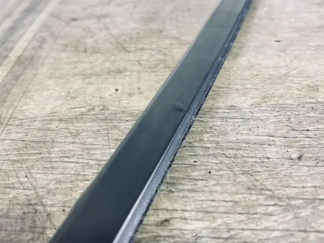 Молдинг стекла заднего правого Land Rover L322