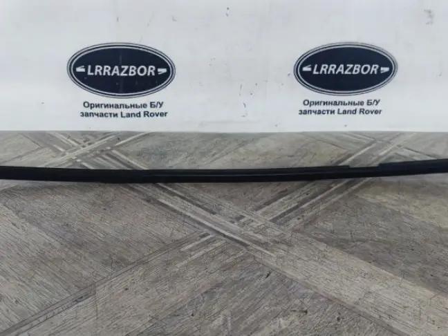 Молдинг стекла заднего левого Range Rover L322