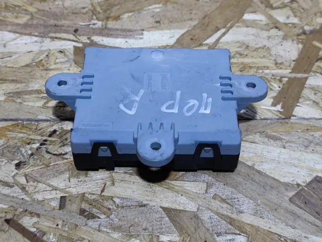 ЭБУ передней правой двери Range Rover L322 09-12