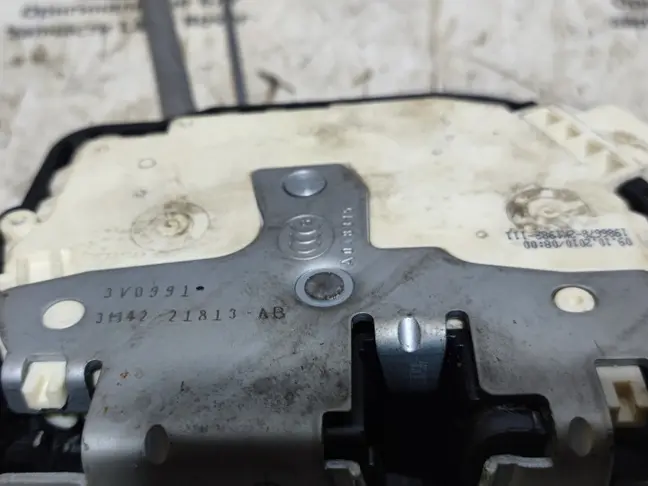 Замок двери передней левой Range Rover L322