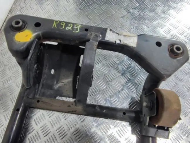 Подрамник раздаточной коробки Range Rover L322