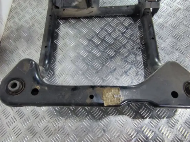 Подрамник раздаточной коробки Range Rover L322