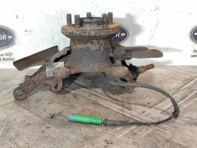 Кулак передний правый Range Rover 3 L322 09-12