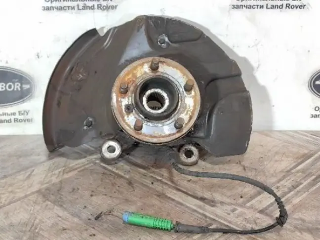 Кулак передний правый Range Rover 3 L322 09-12