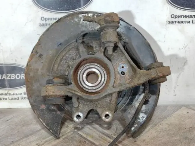 Кулак задний правый Range Rover 3 L322 09-12