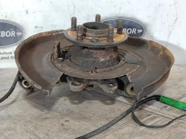 Кулак задний правый Range Rover 3 L322 09-12