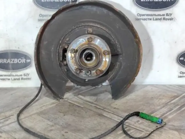 Кулак задний правый Range Rover 3 L322 09-12