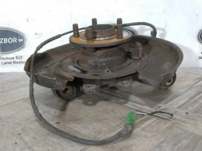 Кулак задний левый Range Rover 3 L322 09-12
