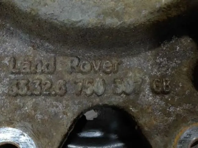 Кулак задний левый Range Rover 3 L322 09-12