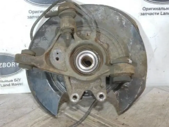 Кулак задний левый Range Rover 3 L322 09-12