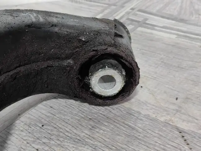 Рычаг задний правый верхний Range Rover L322 02-12