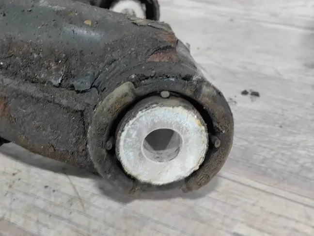 Рычаг задний правый верхний Range Rover L322 02-12