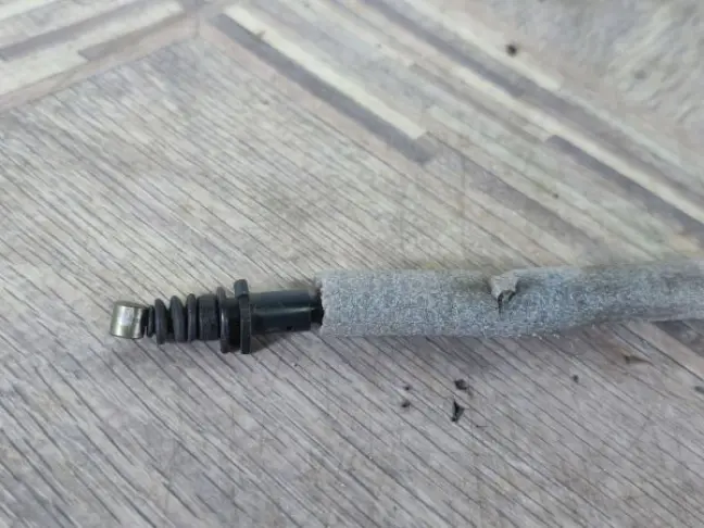 Трос замка переднего Range Rover L322 02-12