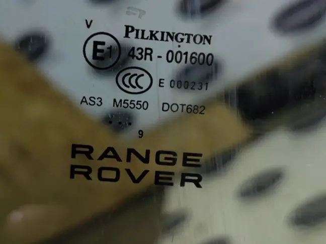 Стекло двери задней комплект RRS 2 L494