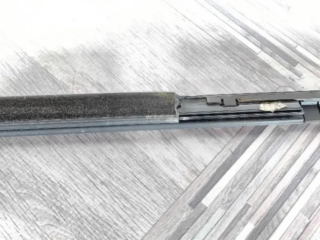 Молдинг стекла заднего правого Sport 2 L494