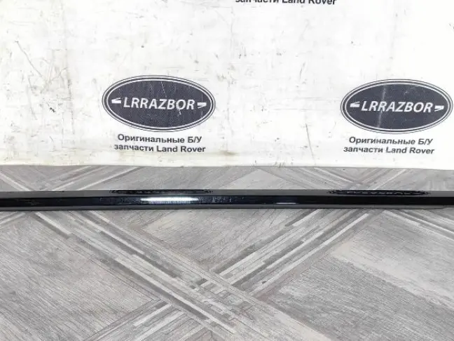 Молдинг стекла заднего правого Sport 2 L494