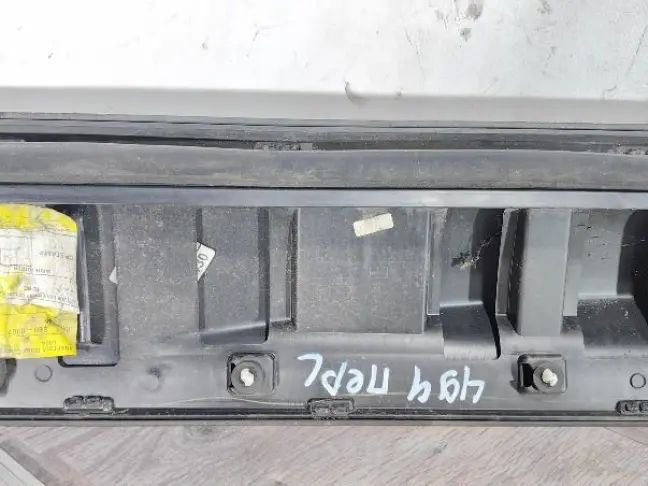 Молдинг двери передней левой Sport 2 L494