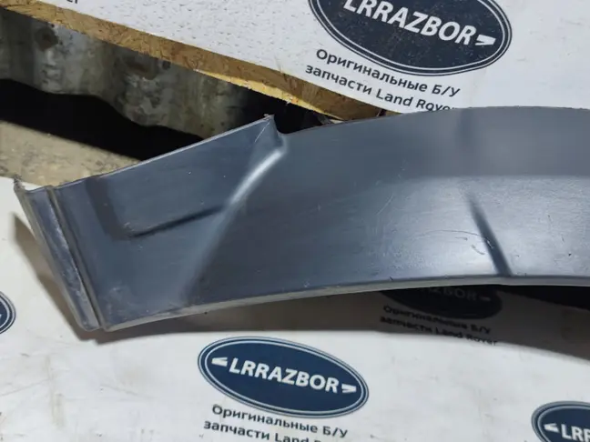 Молдинг крыла левого Range Rover Sport 2 L494