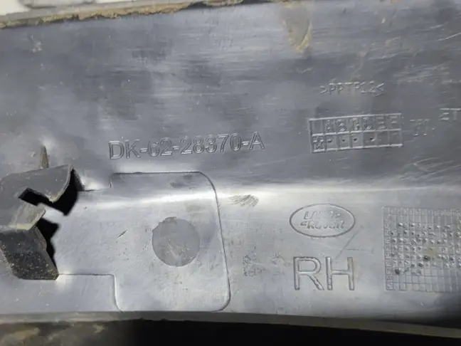 Молдинг крыла правого Range Rover Sport 2 L494