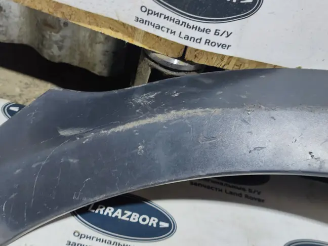 Молдинг крыла правого Range Rover Sport 2 L494
