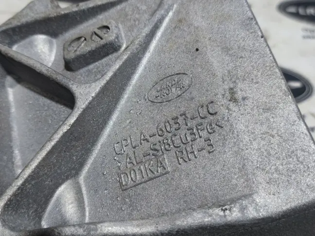 Кронштейн ДВС правый Range Rover Sport 2 306DT