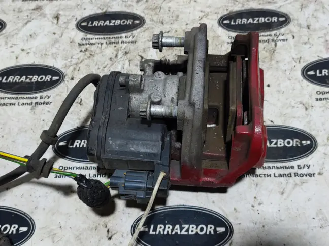 Суппорт задний правый Range Rover L494 306DT 3.0