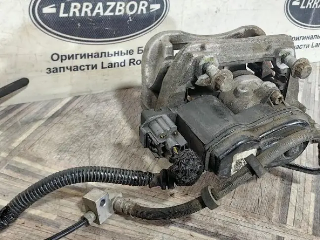 Суппорт задний левый Range Rover L494 306DT 3.0