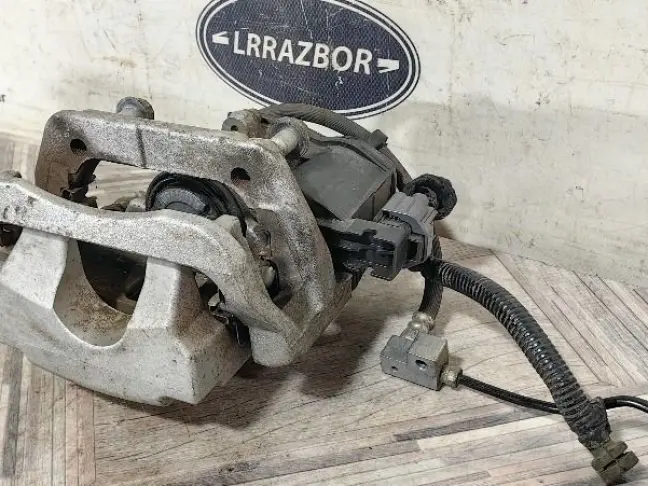 Суппорт задний левый Range Rover L494 306DT 3.0