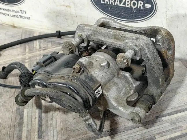 Суппорт задний левый Range Rover L494 306DT 3.0