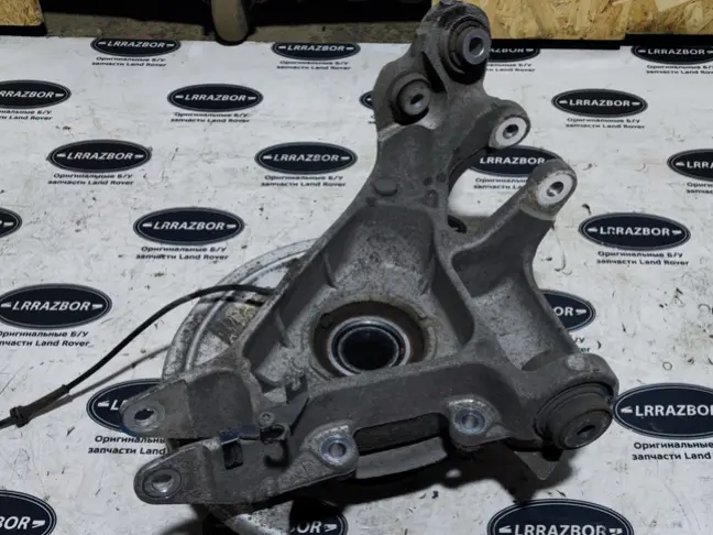 Кулак задний левый Range Rover Sport 2 L494