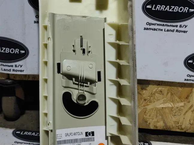 Обшивки стойки задняя Range Rover L322 09-12